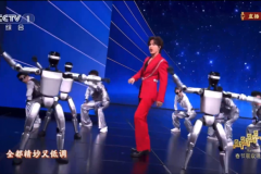 魔法原子机器人春晚“干活” 上春晚的竞争逻辑变了