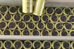 高纹波电流应对策略：铝电解电容选型的工业实践路径